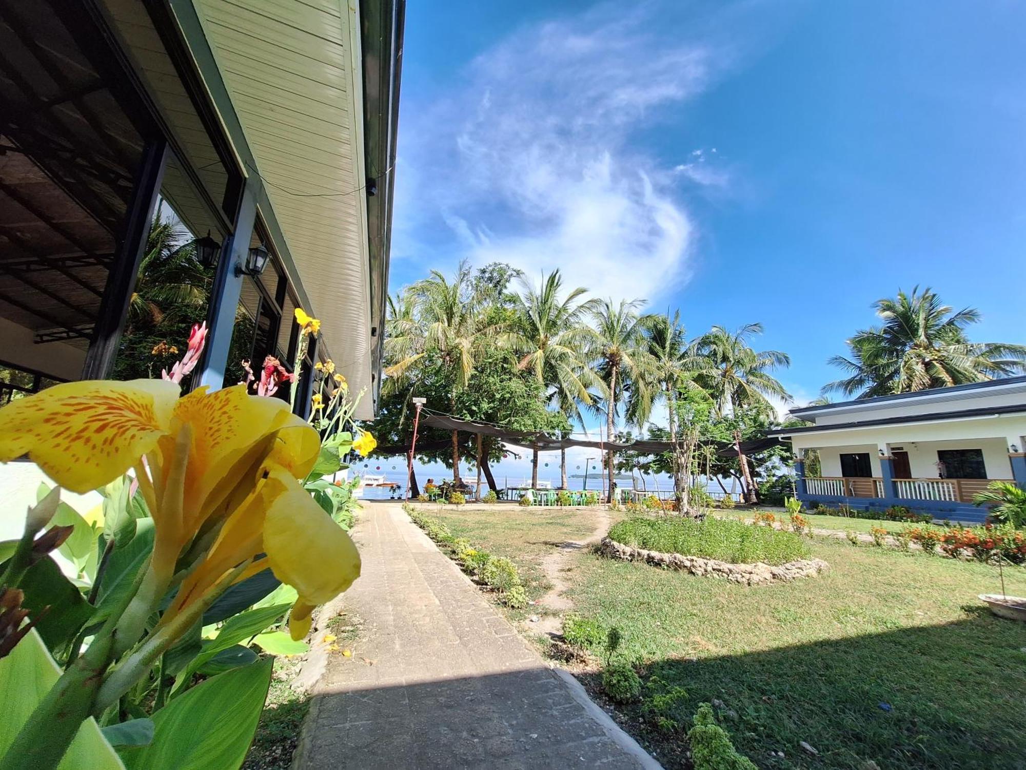 Island Front / Bangcogon Resort&Restaurant Oslob Extérieur photo